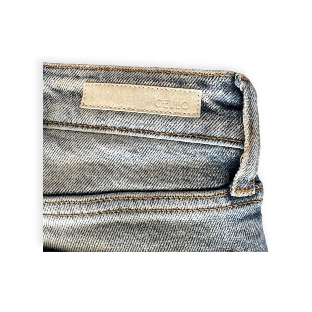 Cello trendy light blue jeans distressed hem  junior size 3